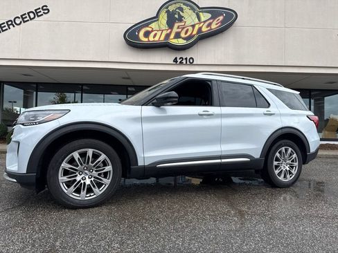 Used 2026 Ford Explorer Platinum AWD/4WD image 7