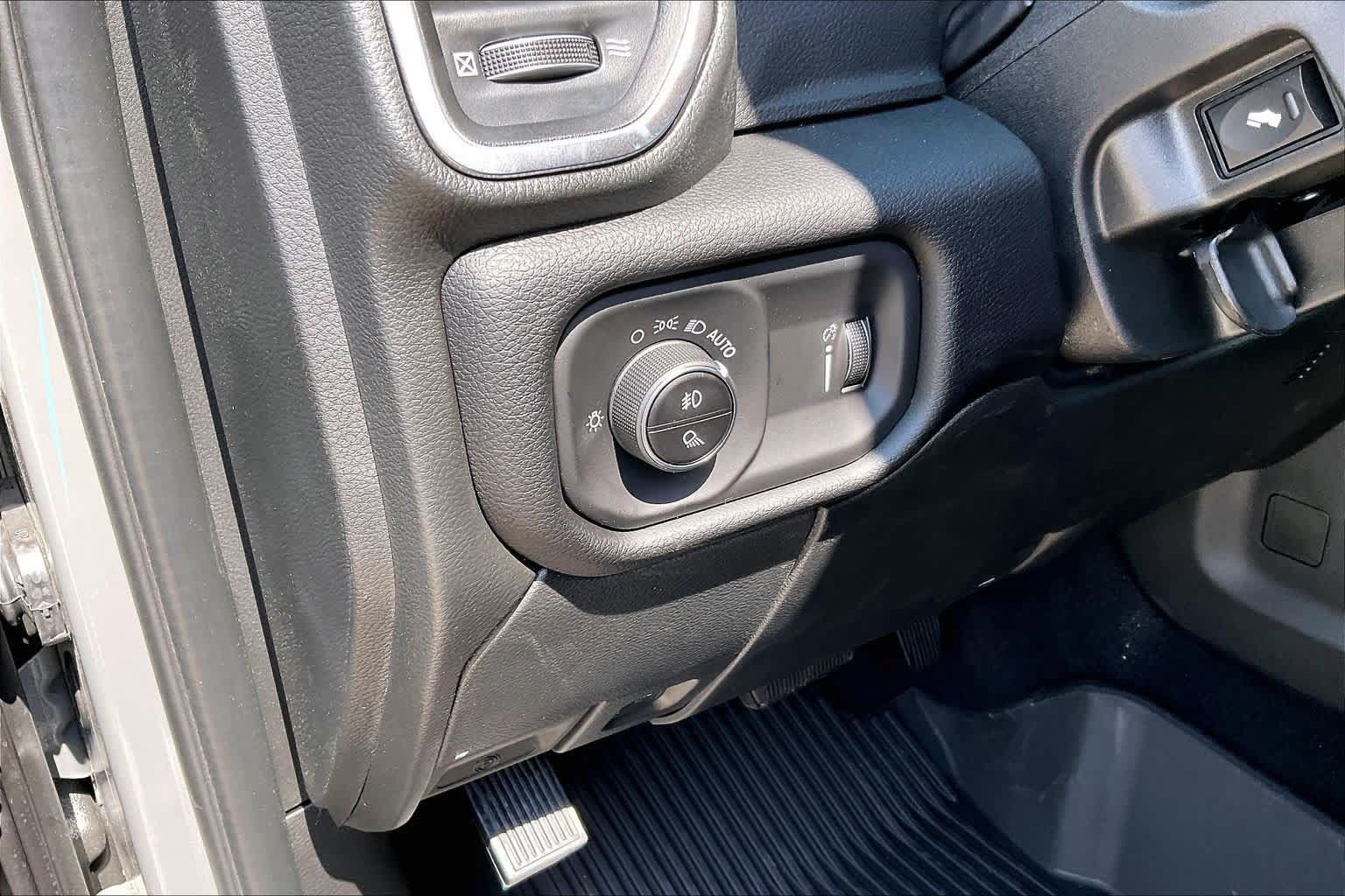 New 2027 RAM 3500 Big Horn AWD/4WD image 18