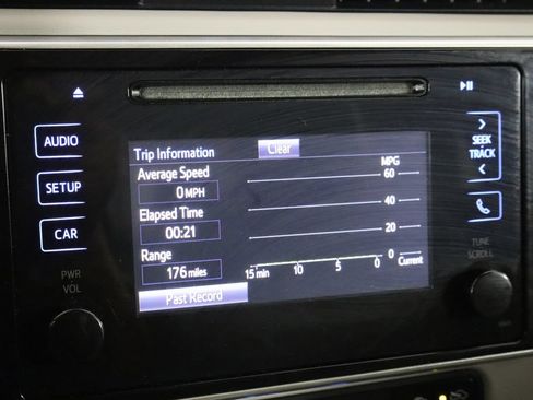 Used 2017 Toyota Corolla LE FWD image 31
