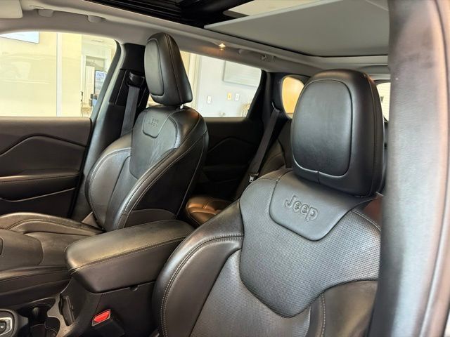 Used 2022 Jeep Cherokee Limited AWD/4WD image 12