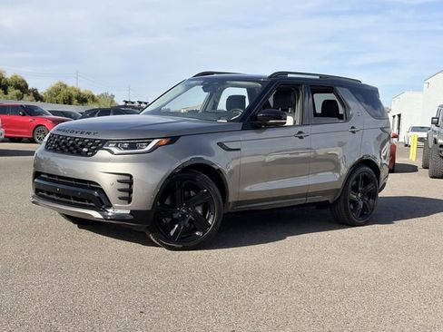 Used 2025 Land Rover Discovery Dynamic SE image 2