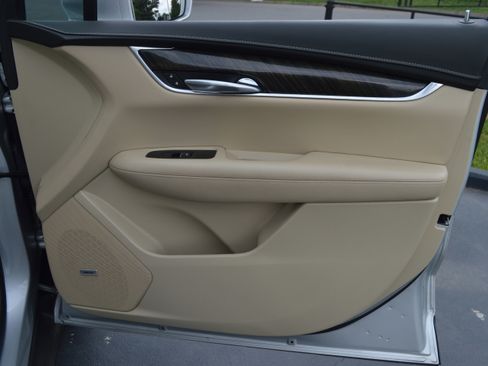 Used 2018 Cadillac XT5 FWD image 35
