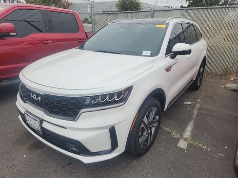 Used 2024 Kia Sorento EX w/ Panoramic Sunroof Package AWD/4WD image 3