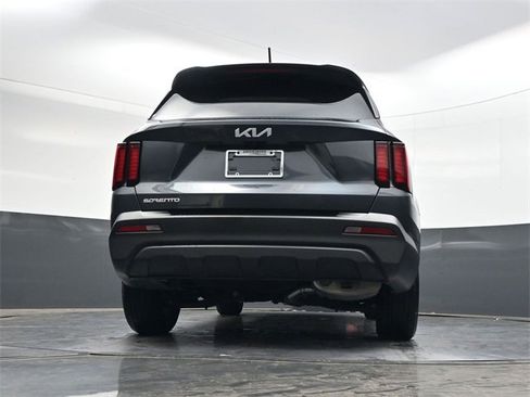 Used 2023 Kia Sorento LX image 33