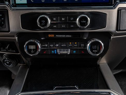 Used 2022 Ford F250 Platinum image 26