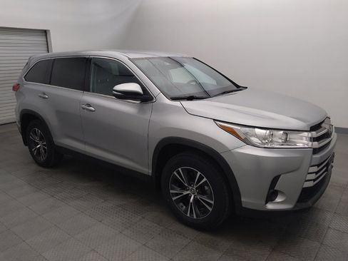 Used 2019 Toyota Highlander LE image 11