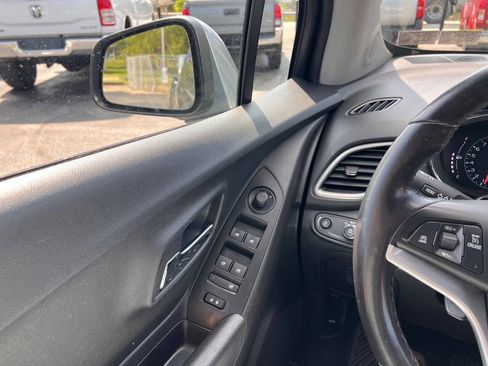 Used 2019 Chevrolet Trax LT w/ LT Convenience Package AWD/4WD image 12