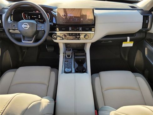 New 2026 Nissan Pathfinder SL image 14