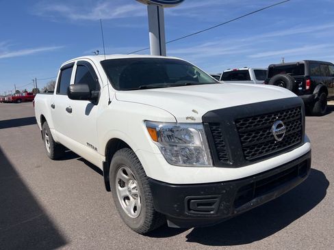 Used 2017 Nissan Titan S RWD image 4