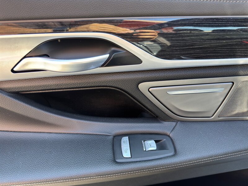 Used 2019 BMW 740i w/ M Sport Package RWD image 26