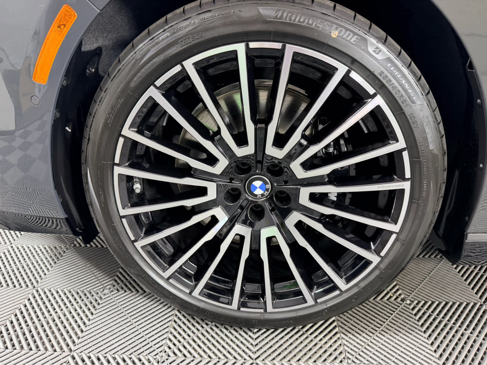 New 2027 BMW 740i w/ Executive Package RWD image 9