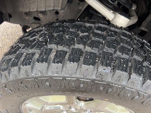 Used 2019 Nissan Titan SV w/ SV Convenience Package image 43