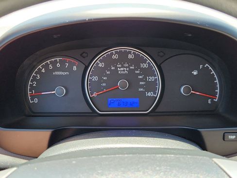 Used 2010 Hyundai Elantra GLS FWD image 19