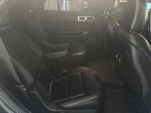 Used 2020 Ford Explorer XLT w/ Equipment Group 202A image 17