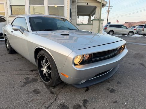Used 2012 Dodge Challenger R/T image 5