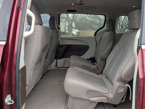 Used 2017 Chrysler Pacifica Touring Plus w/ Security Group image 15