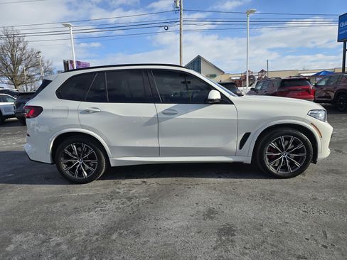 Used 2021 BMW X5 xDrive40i w/ M Sport Package image 4