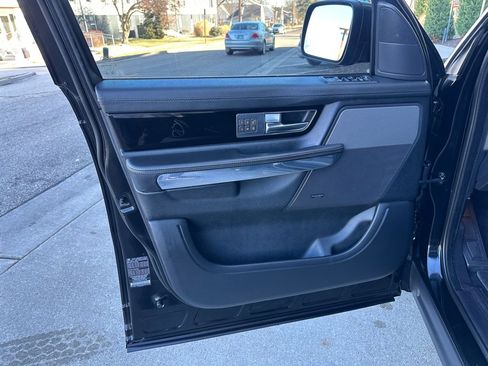 Used 2013 Land Rover Range Rover Sport HSE image 9