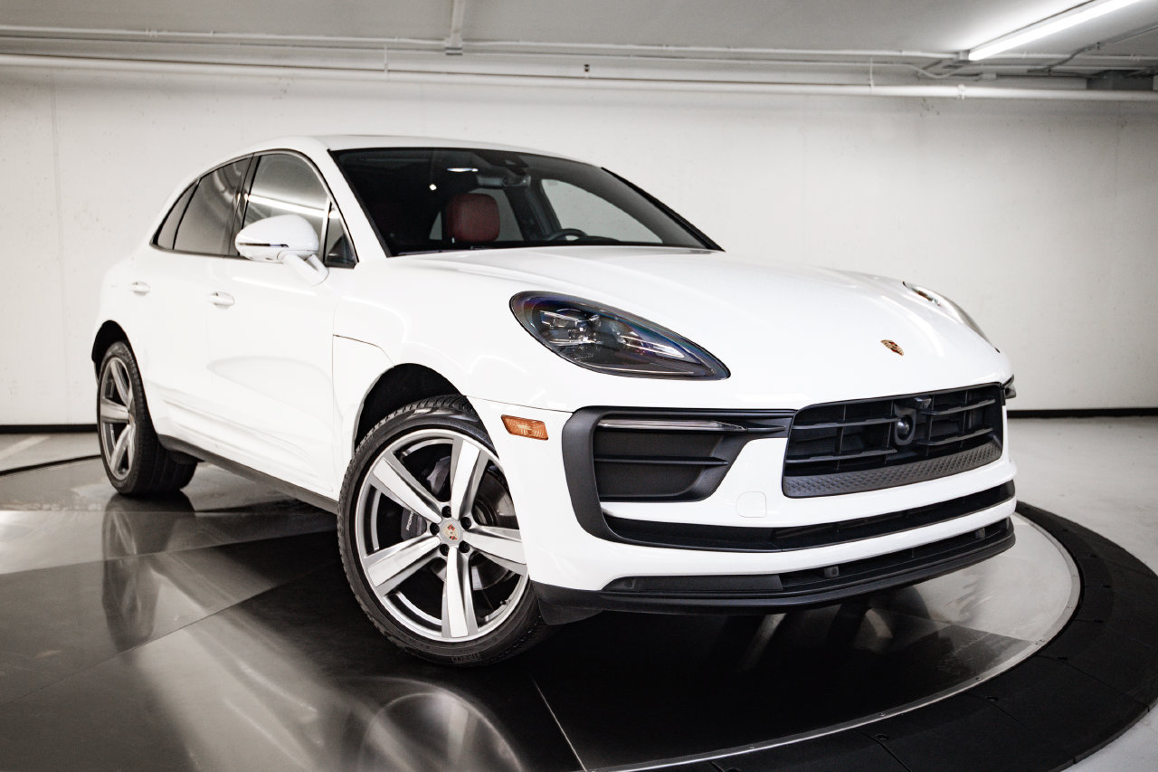 Certified 2024 Porsche Macan AWD/4WD image 9