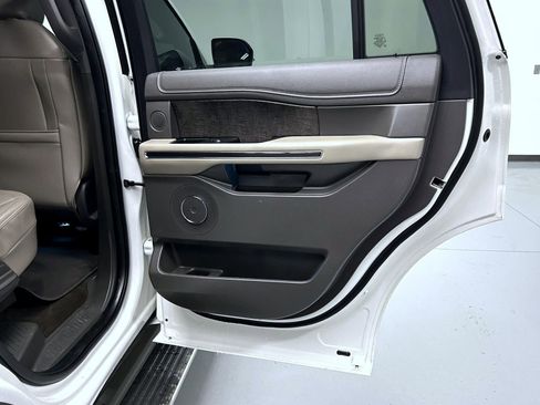 Used 2021 Ford Expedition Limited AWD/4WD image 17