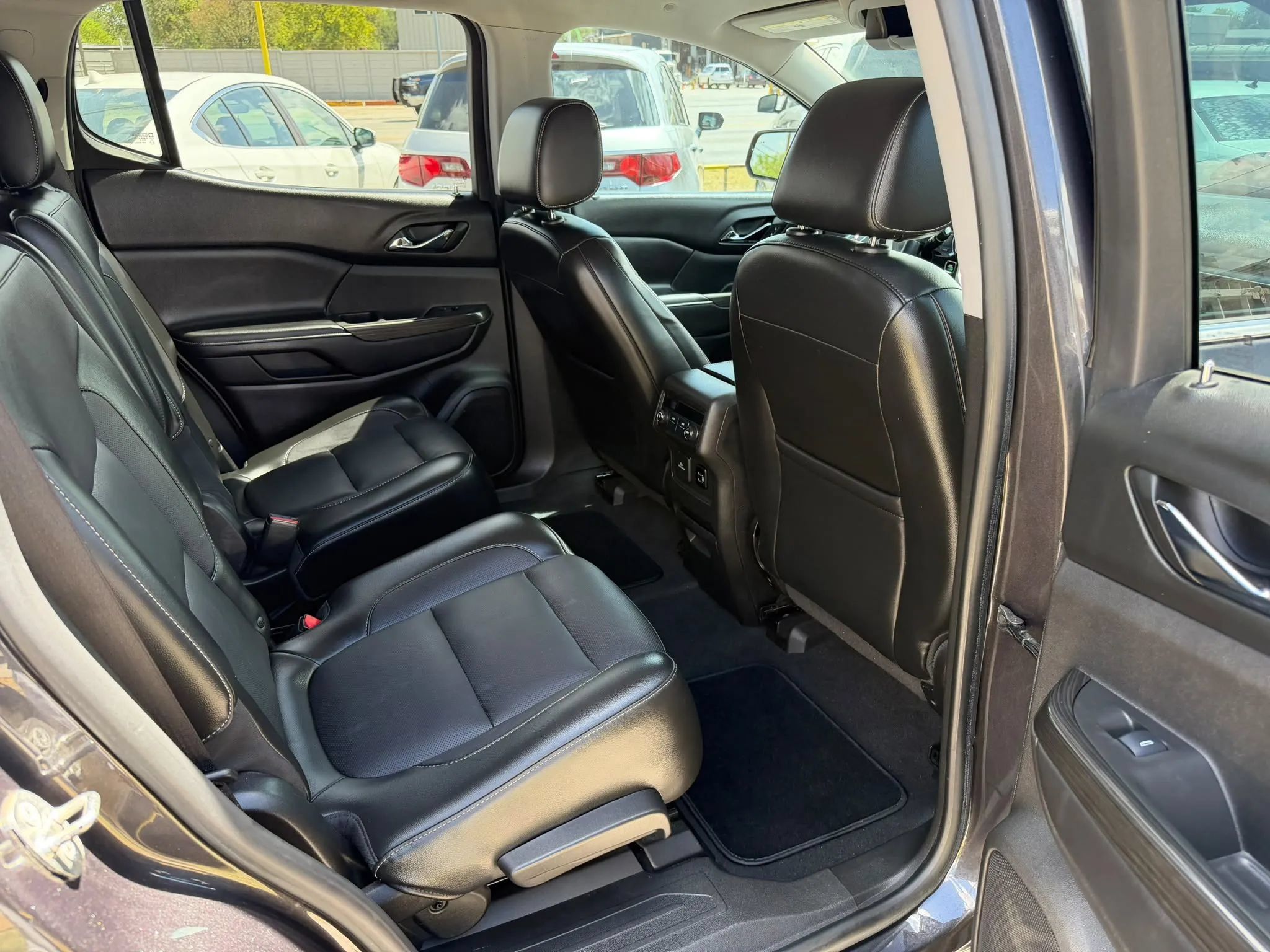 Used 2017 GMC Acadia SLT FWD image 9