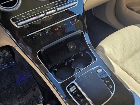 Used 2021 Mercedes-Benz GLC 300 4MATIC image 29