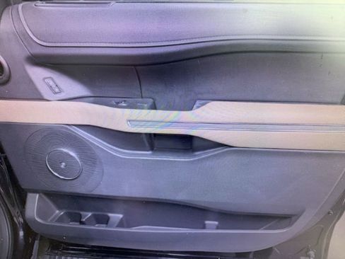 Used 2024 Ford Expedition Max Limited image 11