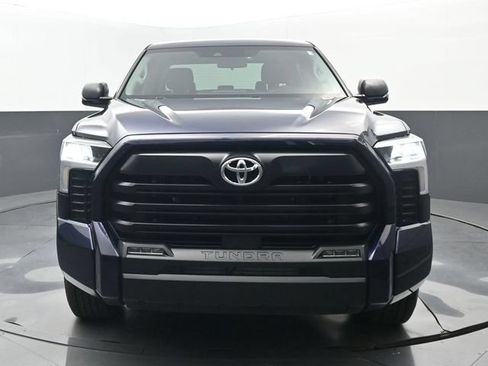 Used 2022 Toyota Tundra SR5 w/ SR5 Convenience Package AWD/4WD image 18