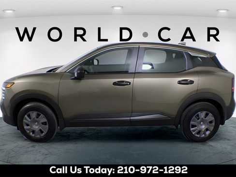 Used 2025 Nissan Kicks S image 4