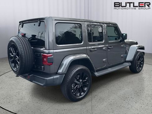 Used 2025 Jeep Wrangler Sahara image 5