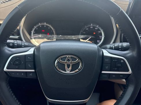 Used 2023 Toyota Highlander XLE AWD/4WD image 28