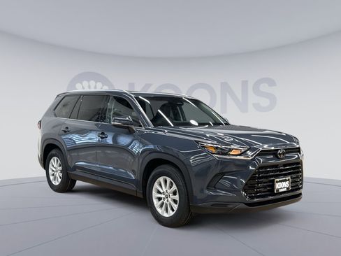 Used 2025 Toyota Grand Highlander FWD image 2