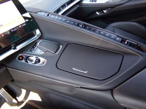 Used 2023 Chevrolet Corvette Stingray Preferred Cpe w/ Z51 Performance Package RWD image 21