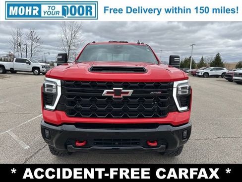 Used 2025 Chevrolet Silverado 2500 ZR2 w/ Technology Package image 2