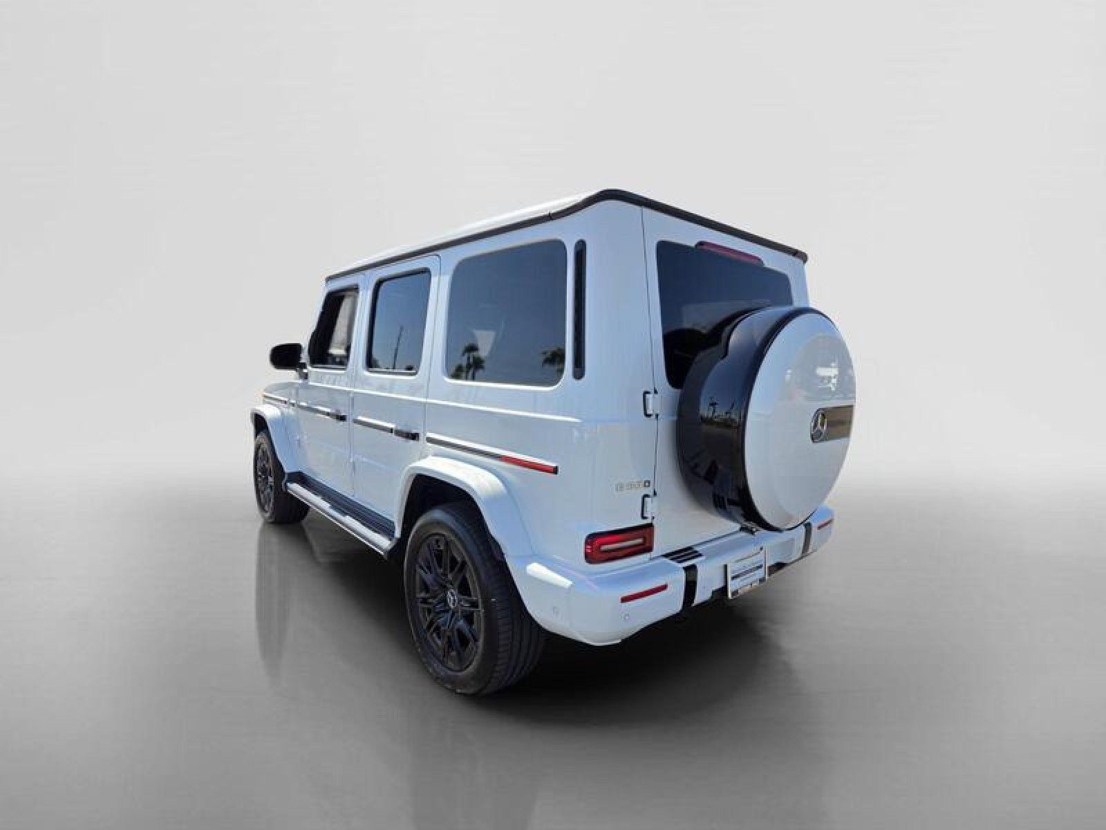 New 2027 Mercedes-Benz G 580 e image 3