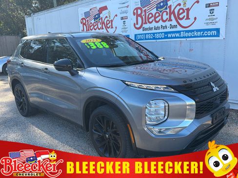 Used 2023 Mitsubishi Outlander SE Black Edition image 1