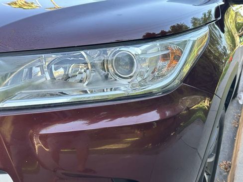 Used 2019 Toyota Highlander XLE image 46