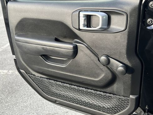 Used 2023 Jeep Gladiator Sport w/ Off Road Group image 17