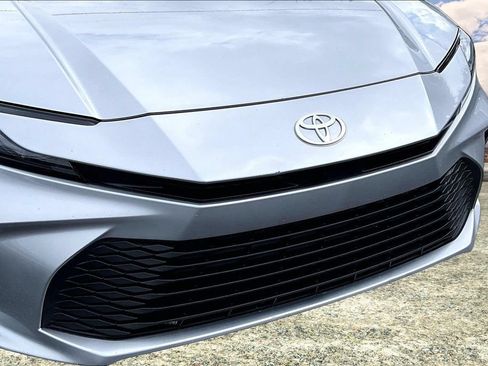 Used 2025 Toyota Camry LE FWD image 33