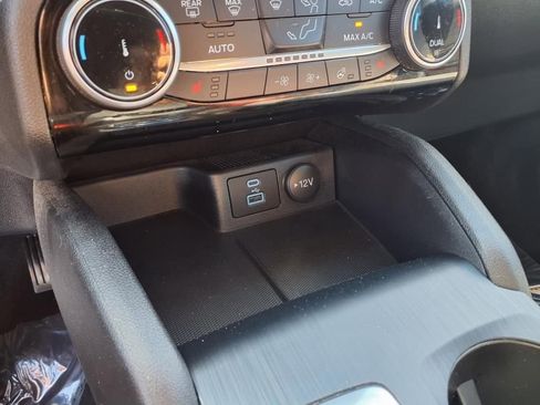 Used 2022 Ford Escape SE w/ Convenience Package image 9