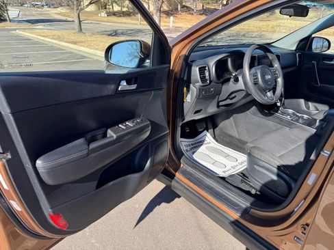 Used 2017 Kia Sportage LX image 6