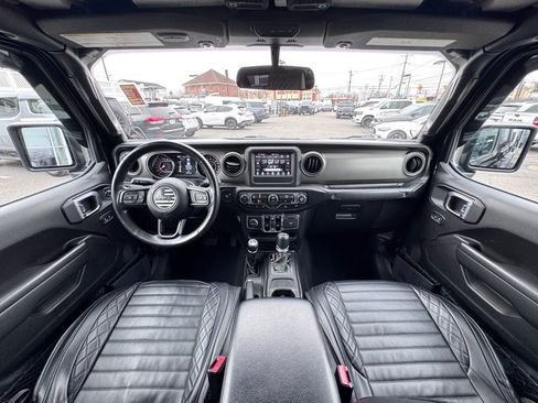 Certified 2022 Jeep Gladiator Willys image 11