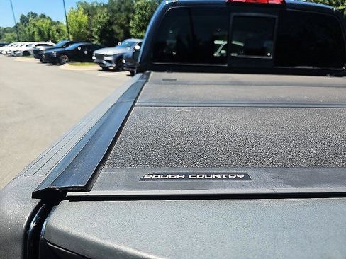 Used 2015 Nissan Frontier SV w/ SV Value Truck Package AWD/4WD image 29