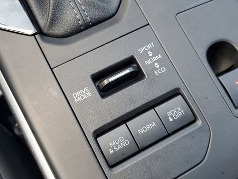 Used 2024 Toyota Highlander LE image 22