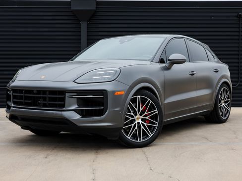 Certified 2024 Porsche Cayenne S image 1