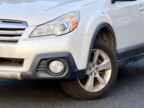Used 2014 Subaru Outback 2.5i Limited AWD/4WD image 2