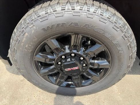 New 2026 GMC Sierra 2500 AT4 w/ AT4 Premium Plus Package AWD/4WD image 10