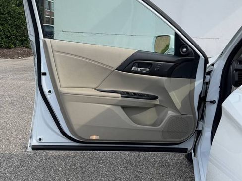 Used 2015 Honda Accord EX-L image 13