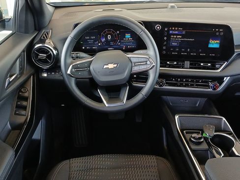 Used 2026 Chevrolet Equinox LT AWD/4WD image 12