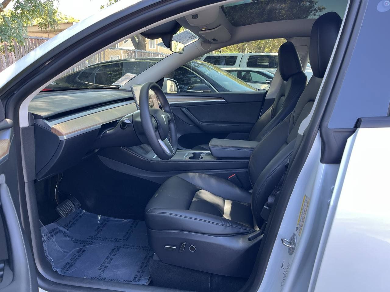 Used 2025 Tesla Model Y Long Range AWD/4WD image 4